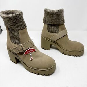 Blondo Sock Boot Sweater Taupe Neutral Boot Size 6.5